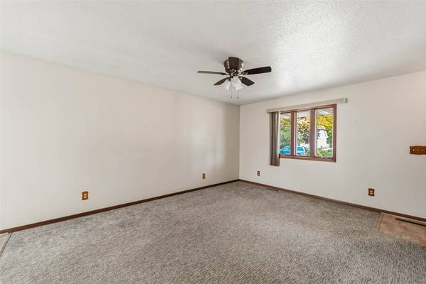 720 S 13th Street, Nevada, IA 50201