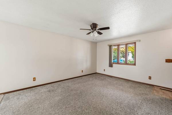 720 S 13th ST, Nevada, IA 50201