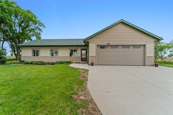 25723 650th Avenue, Nevada, IA 50201