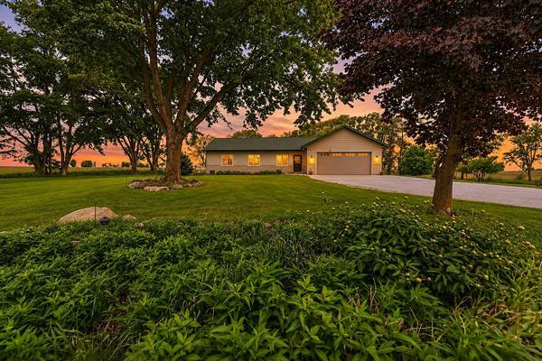 25723 650th AVE, Nevada, IA 50201