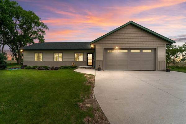 25723 650th Avenue, Nevada, IA 50201