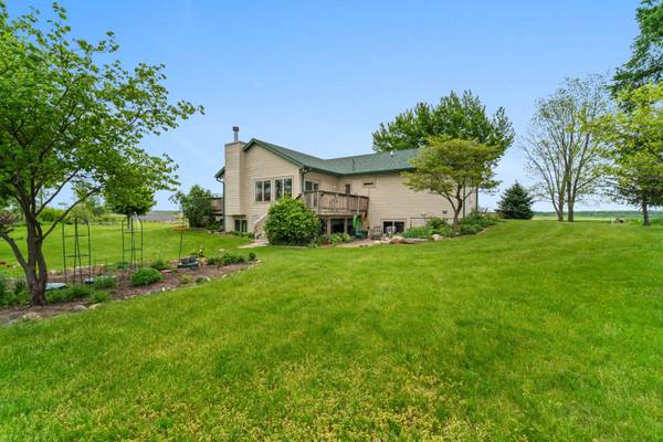 25723 650th AVE, Nevada, IA 50201