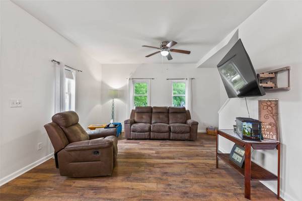 915 G Avenue, Nevada, IA 50201