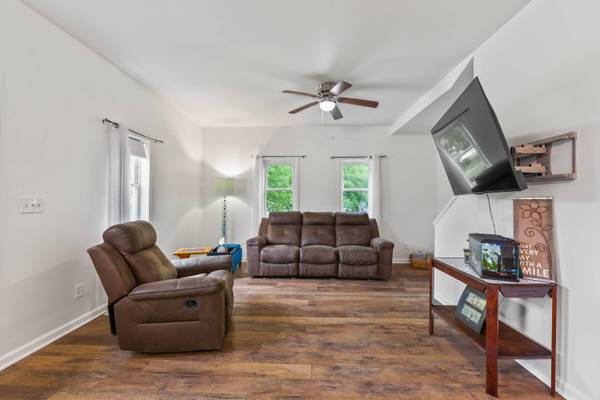 915 G AVE, Nevada, IA 50201
