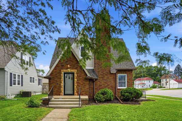 1134 10th ST, Nevada, IA 50201