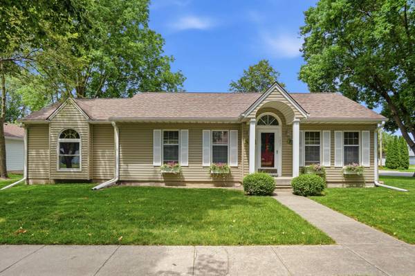 1237 J AVE, Nevada, IA 50201