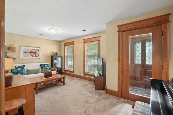 1237 J AVE, Nevada, IA 50201