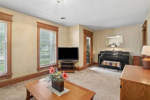 1237 J Avenue, Nevada, IA 50201