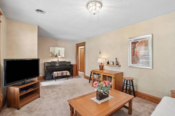 1237 J AVE, Nevada, IA 50201