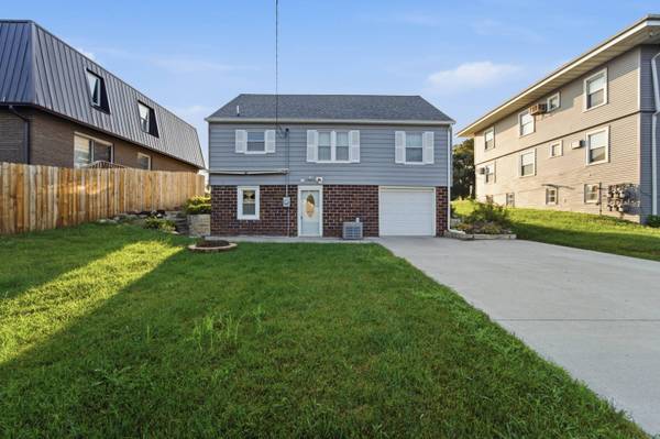 810 6th ST, Nevada, IA 50201