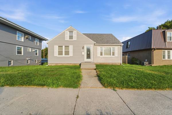 810 6th ST, Nevada, IA 50201