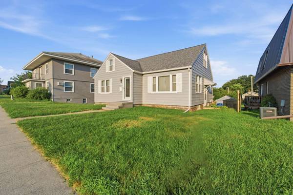 810 6th ST, Nevada, IA 50201