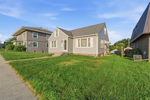 810 6th Street, Nevada, IA 50201