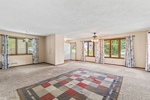 341 E Avenue, Nevada, IA 50201
