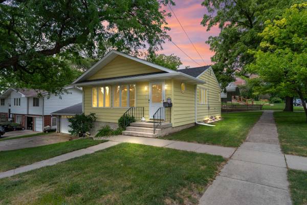 341 E AVE, Nevada, IA 50201