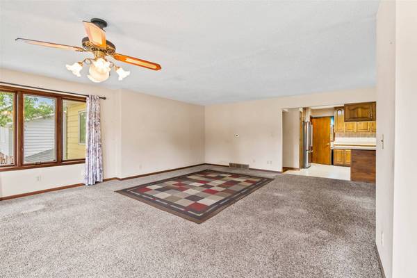 341 E Avenue, Nevada, IA 50201