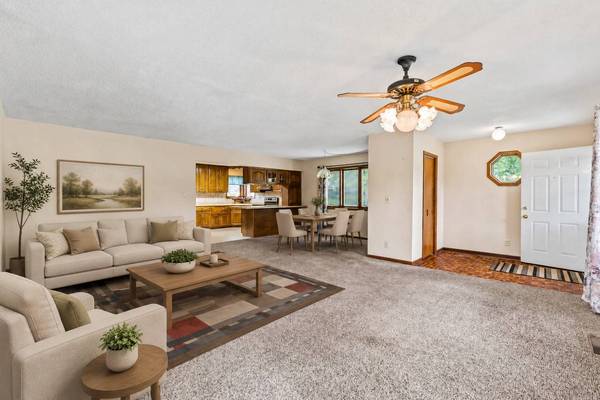 341 E Avenue, Nevada, IA 50201