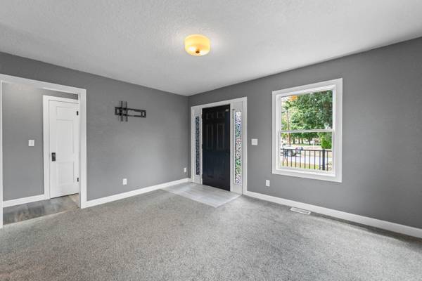811 13th ST, Nevada, IA 50201