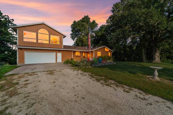 24079 670th AVE, Nevada, IA 50201