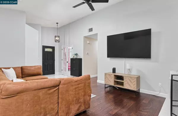 4305 Redwood Dr, Oakley, CA 94561