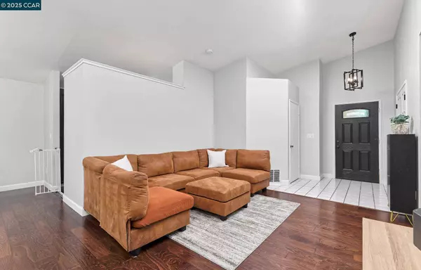 4305 Redwood Dr, Oakley, CA 94561