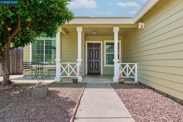 1635 Marenda Dr, Dixon, CA 95620