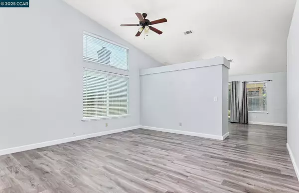 1635 Marenda Dr, Dixon, CA 95620