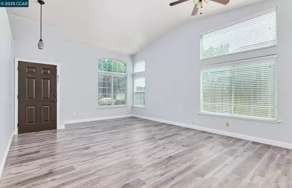 1635 Marenda Dr, Dixon, CA 95620