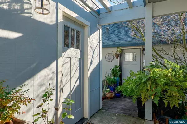 156 Holiday Hills Dr, Martinez, CA 94553