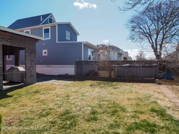 13 Hett AVE, Staten Island, NY 10306