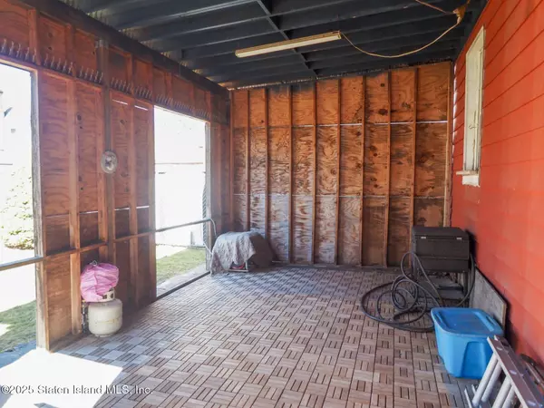 13 Hett AVE, Staten Island, NY 10306