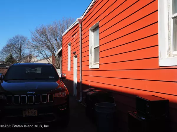 13 Hett AVE, Staten Island, NY 10306