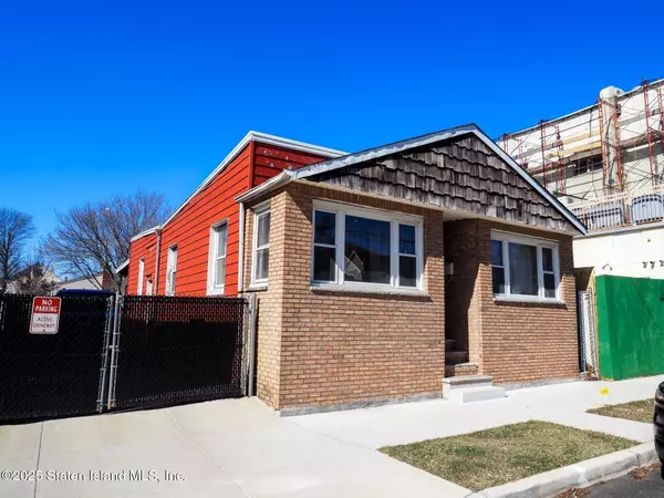 13 Hett AVE, Staten Island, NY 10306