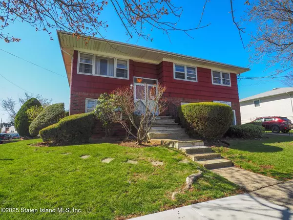 1039 Richmond RD, Staten Island, NY 10304