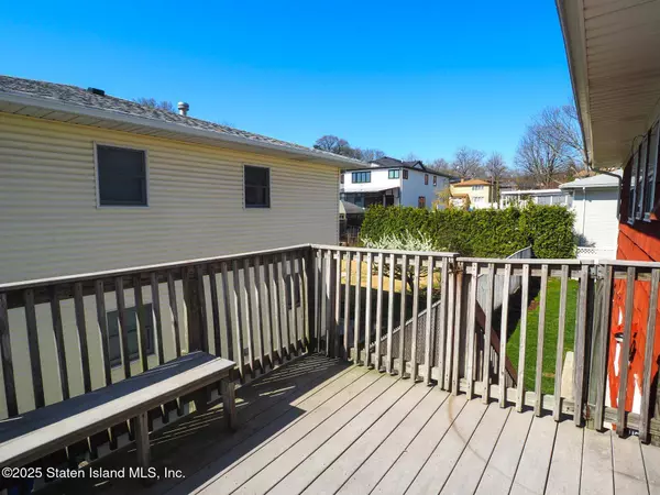 1039 Richmond RD, Staten Island, NY 10304