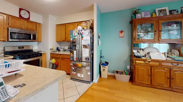 235 Ilyssaa WAY, Staten Island, NY 10312