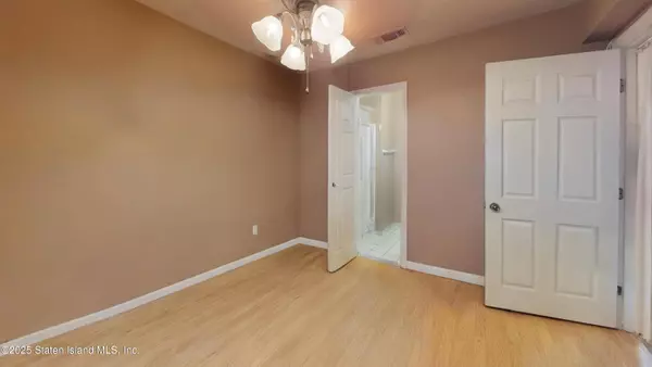 214 Ilyssa WAY, Staten Island, NY 10312