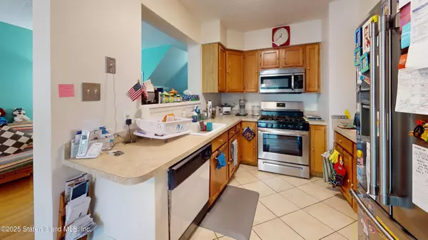 235 Ilyssaa WAY, Staten Island, NY 10312