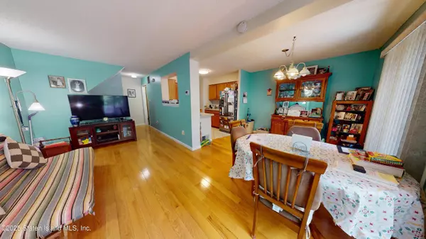 235 Ilyssaa WAY, Staten Island, NY 10312