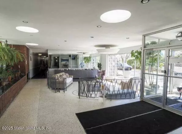 55 Austin PL #7d, Staten Island, NY 10304