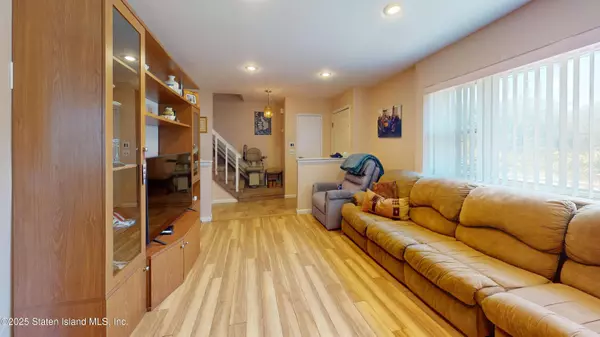 443 Willow RD E #1, Staten Island, NY 10314