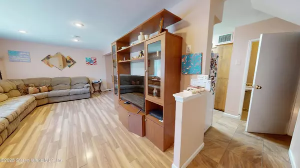 443 Willow RD E #1, Staten Island, NY 10314