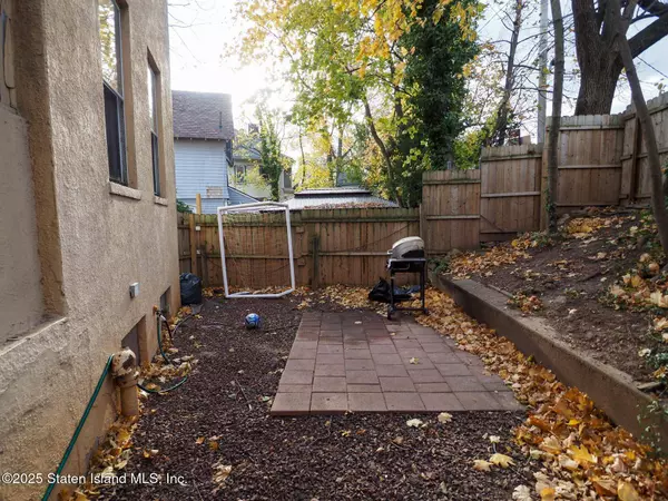 19 1 ST, Staten Island, NY 10306