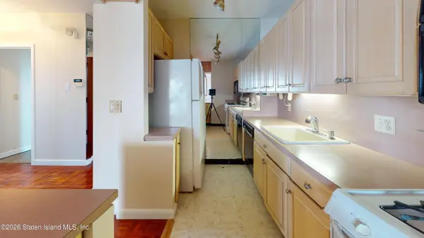 31 Hylan BLVD #12b, Staten Island, NY 10305