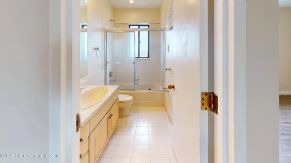 31 Hylan BLVD #12b, Staten Island, NY 10305