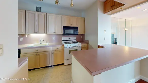 31 Hylan BLVD #12b, Staten Island, NY 10305