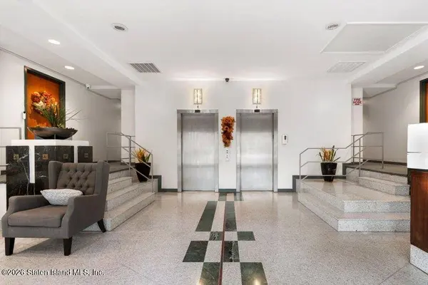 31 Hylan BLVD #12b, Staten Island, NY 10305