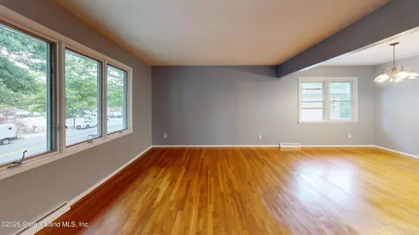 713 Tysens LN, Staten Island, NY 10306