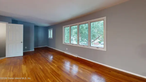 713 Tysens LN, Staten Island, NY 10306