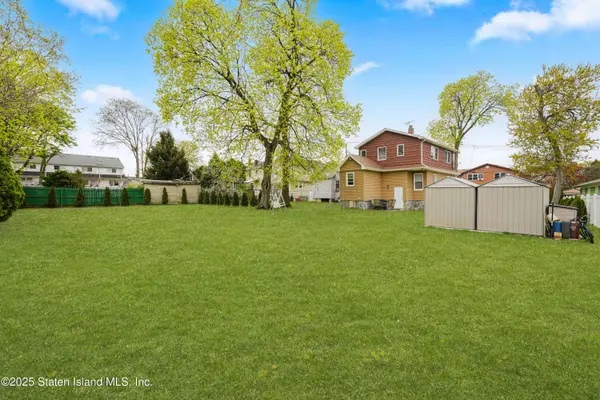 99 Llewellyn PL, Staten Island, NY 10310